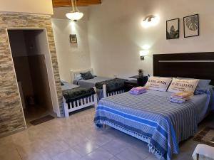 a bedroom with two beds in a room at El Cardiel in Gobernador Gregores