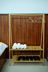 a group of white towels on a shelf in a room at An Hotel in Xóm Vĩnh Thanh