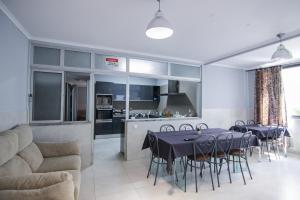 a living room with a table and chairs and a kitchen at QUANICE - Relaxing Guest House in Faro in Faro
