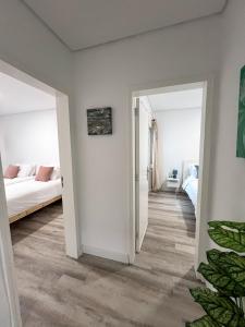 a room with a bed and a hallway with a bedroom at Casa Rosa in Parede