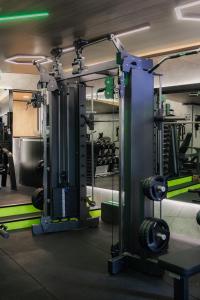 a room with a gym with equipment in it at Pousada Du Valle in Embu