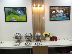 a waiting room with silver helmets on a counter at Sonnet Inn Guest House in Dargai