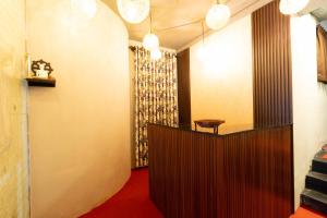 a room with a wooden partition with a table at Urban Kandy City Hotel in Kandy +1 photo