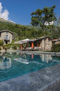 a large swimming pool in front of a house at Agriturismo Treterre in Pianello Del Lario