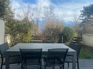 a table and chairs sitting on a patio at Charmant appartement et jardin in Saint-Ismier