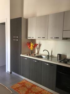 Η κουζίνα ή μικρή κουζίνα στο I Tre Colori della Sicilia