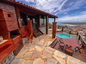 a house with a deck and a swimming pool at Pousada e Restaurante Vista Turquesa in Arraial do Cabo