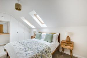 a white bedroom with a bed and a table at 2 Bed in Newton oc-ffba in Newton