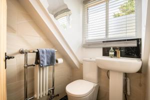 a small bathroom with a sink and a toilet at 2 Bed in Alkham oc-a34787 in Swingfield