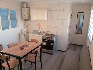 Køkken eller tekøkken på Cabañas Brisa Austral + 4 billeder