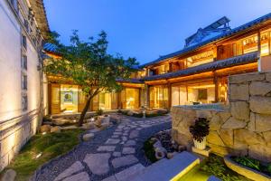 a large house with a stone pathway in front of it at 心墅 空间 in Dali