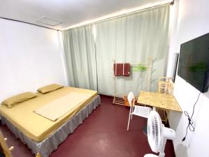 a bedroom with a bed and a table and chairs at J&T House And Friends in Ban Khlong Nam Ron