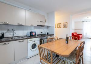 a kitchen and dining room with a wooden table at Casa di Montagna tranquilla e spaziosa in Serina