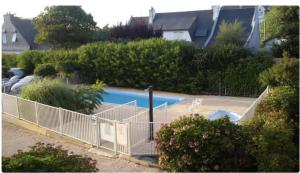 a swimming pool with a fence around it at Topette Les Mouettes in Quiberon