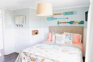 a bedroom with a bed with pink and blue walls at Salt & Pine in Mathews, VA in Blackwater