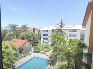 a view of the pool from the balcony at DEPA IXTLAN alberca y cerca de playa in Santa Cruz Huatulco