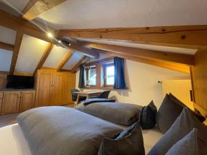 a bedroom with two beds and a desk in a room at Landhaus Elisabeth in Krün