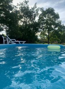 a pool with aogie board in the water at Rick estadia in São Gabriel