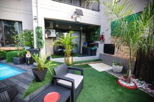 a garden with plants and a pool in a building at Heated Pool Luxury Retreat - 7 Min from OR Tambo in Benoni