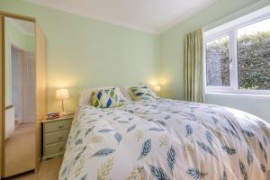 a bedroom with a bed and a window at 2 Bed in Bishopston oc-h28996 in Bishopston
