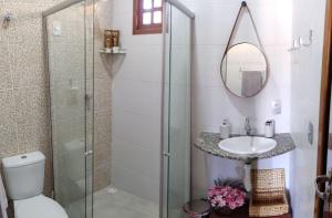 a bathroom with a shower and a toilet and a sink at Bella Casa Bougainville - APA Barra de Mamanguape in Rio Tinto