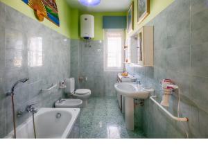 Kylpyhuone majoituspaikassa I Tetti Di Sassari B&B