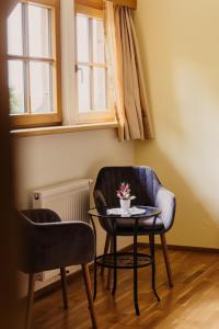 a room with two chairs and a table and a window at Gästezimmer & Weingut Gamser in Leutschach +45 photos