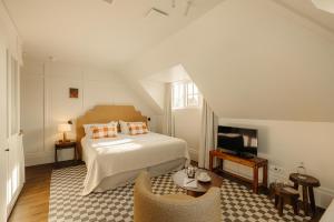 a bedroom with a large bed and a tv at Hotel Villa Bonnie in Knokke-Heist