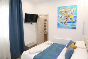 a small bedroom with a bed and a tv at Nastanza D'arte in Mazara del Vallo
