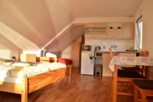 a small room with a bed and a kitchen at ubytování MILUMI in Strážnice