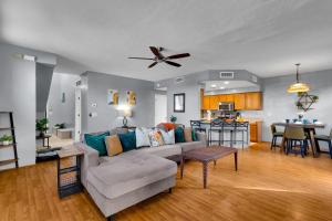 a living room with a couch and a kitchen at Kindroot 5 in Tucson