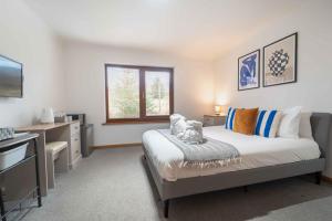 a bedroom with a bed and a desk in it at Ben View Room and Jacuzzi Bath in Fort William +8 photos