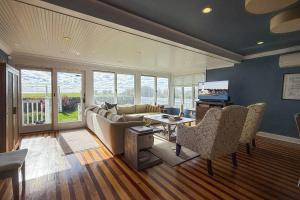 a living room with a couch and a table at Pine Creek Beach House in Fairfield