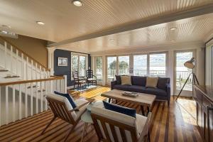 a living room with a couch and a table at Pine Creek Beach House in Fairfield
