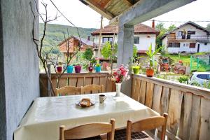 Balkon oz. terasa v nastanitvi Yeti (snowman) Guest House