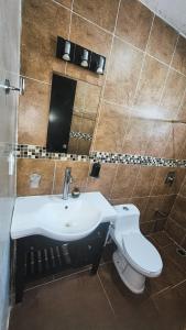 a bathroom with a sink and a toilet at Casa Amplia San Pedro Norte Cerca Fco Montejo in Mérida