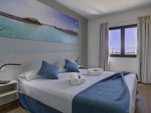 a bedroom with a large bed with towels on it at GuestReady - Luxury Villa with Pool in Antigua +20 photos
