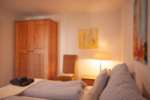 a bedroom with a bed and a desk and a chair at Atelier am Hochrhein in Büsingen