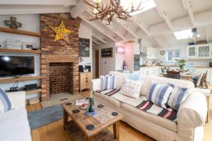 a living room with a couch and a table at 3 Uplands, Thorpeness - Sleeps 3, Close to Beach, Boating Lake, Thorpeness Golf Club and Country Club - Aldeburgh Coastal Cottages in Thorpeness