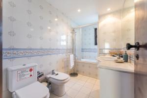 a bathroom with a toilet and a sink at Casa da Torreira in Torreira