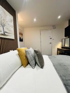 a bedroom with a large white bed with pillows at Yastayzzz Studio 2 Worcester House with Free Parking in Worcester