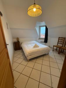 a small bedroom with a bed and a window at La parenthèse d'Opale in Wissant
