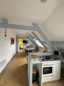 a kitchen with a stove top oven in a room at Le secret d'Opale in Wissant