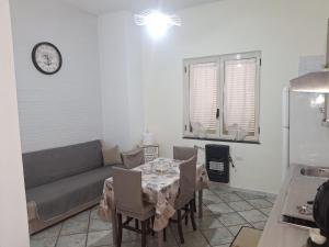 a living room with a table and a couch at B&B I Gigli in Brusciano