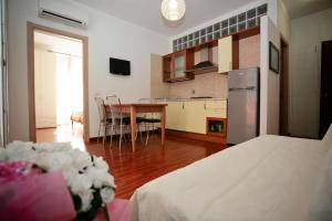 A kitchen or kitchenette at La Giara del Centro