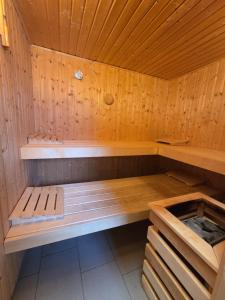 a wooden sauna with a bench in it at Harznester Schierke in Schierke