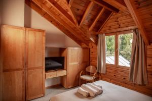 a bedroom with a bed and a tv and a window at Apart del Faldeo in San Martín de los Andes