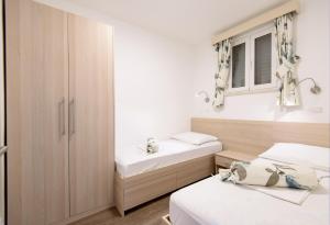 Posteľ alebo postele v izbe v ubytovaní Paradis Apartments