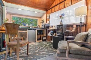 a living room with a couch a chair and a kitchen at Volcano Artist Cottage in Volcano