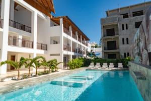 a swimming pool in front of a building at Residencial Esprit Caribbean in Bayahibe